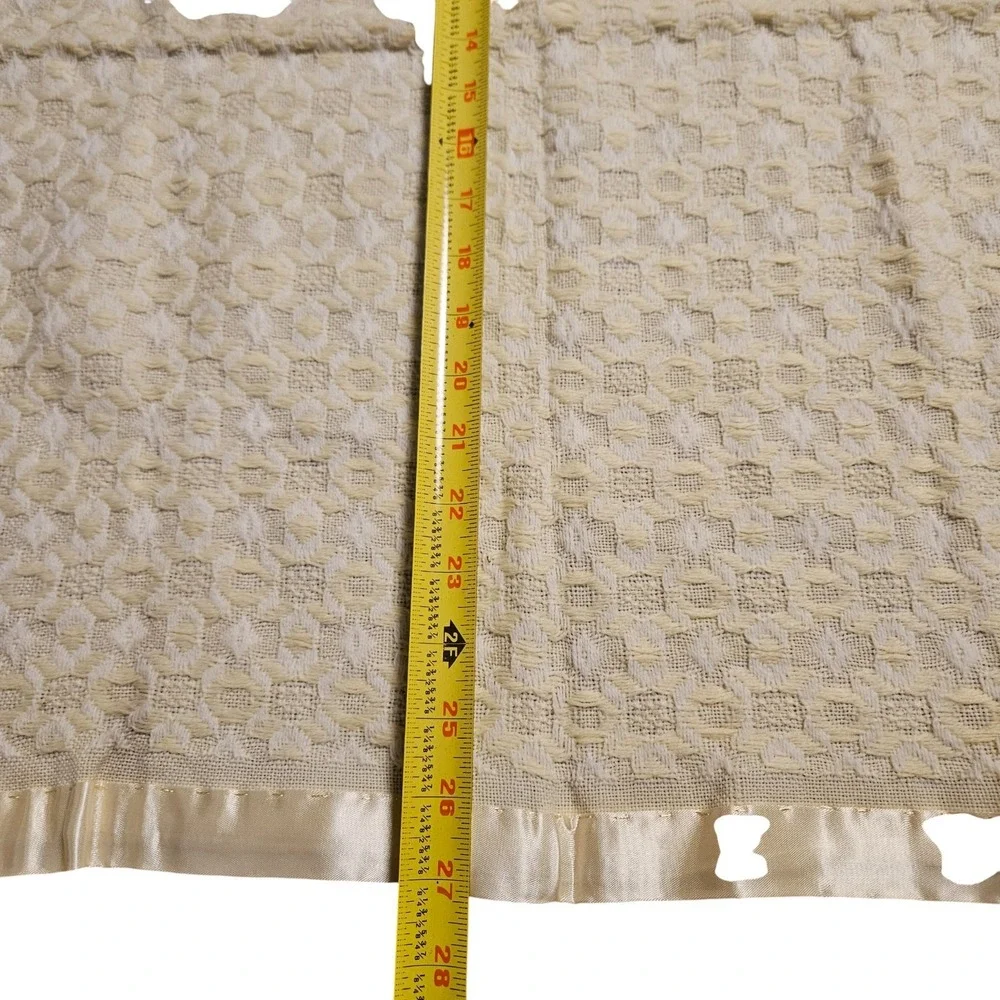 Vintage Julius‎ Berger Co. Beaded Nylon Satin Trim Baby Blanket 27x28 Heirloom